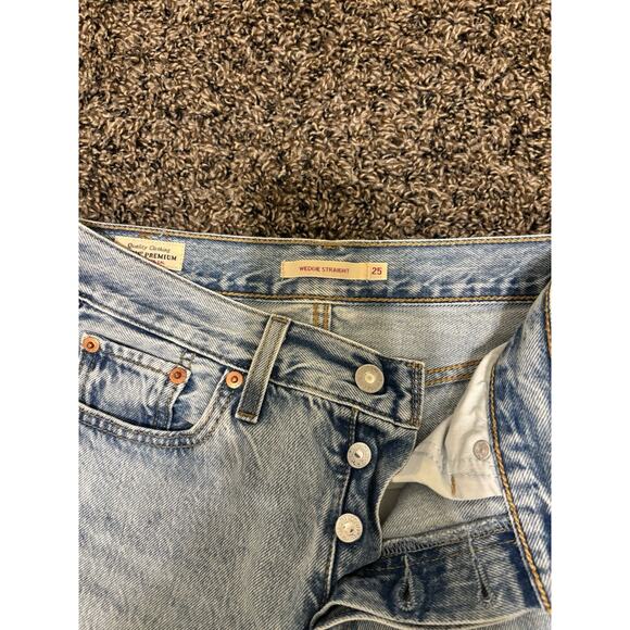 Levis Premium Wedgie Straight Jeans Womens 25x26 Light Wash Button Fly - Picture 4 of 5